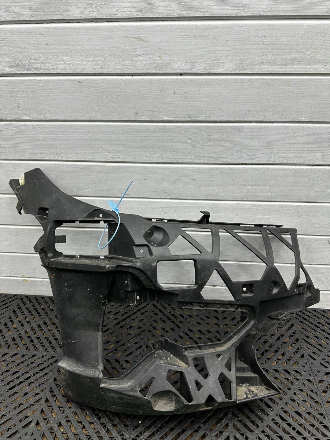 bumper bracket of the front front BMW 3 G20 G21 7422248