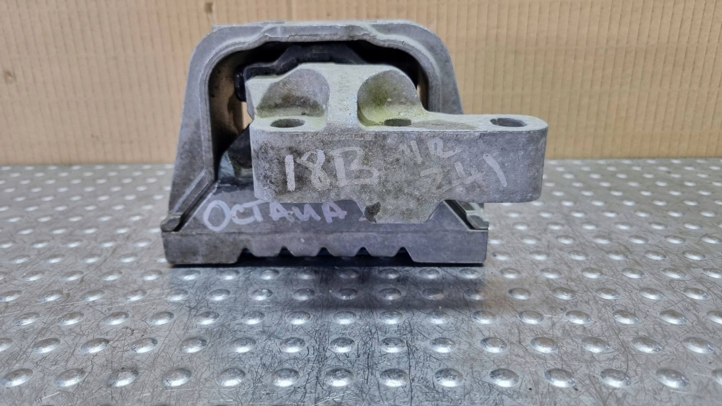 supporto Supporti motore usato 1K0199262M VW CADDY III TOURAN e PASSAT B6 CC 2.0TDI