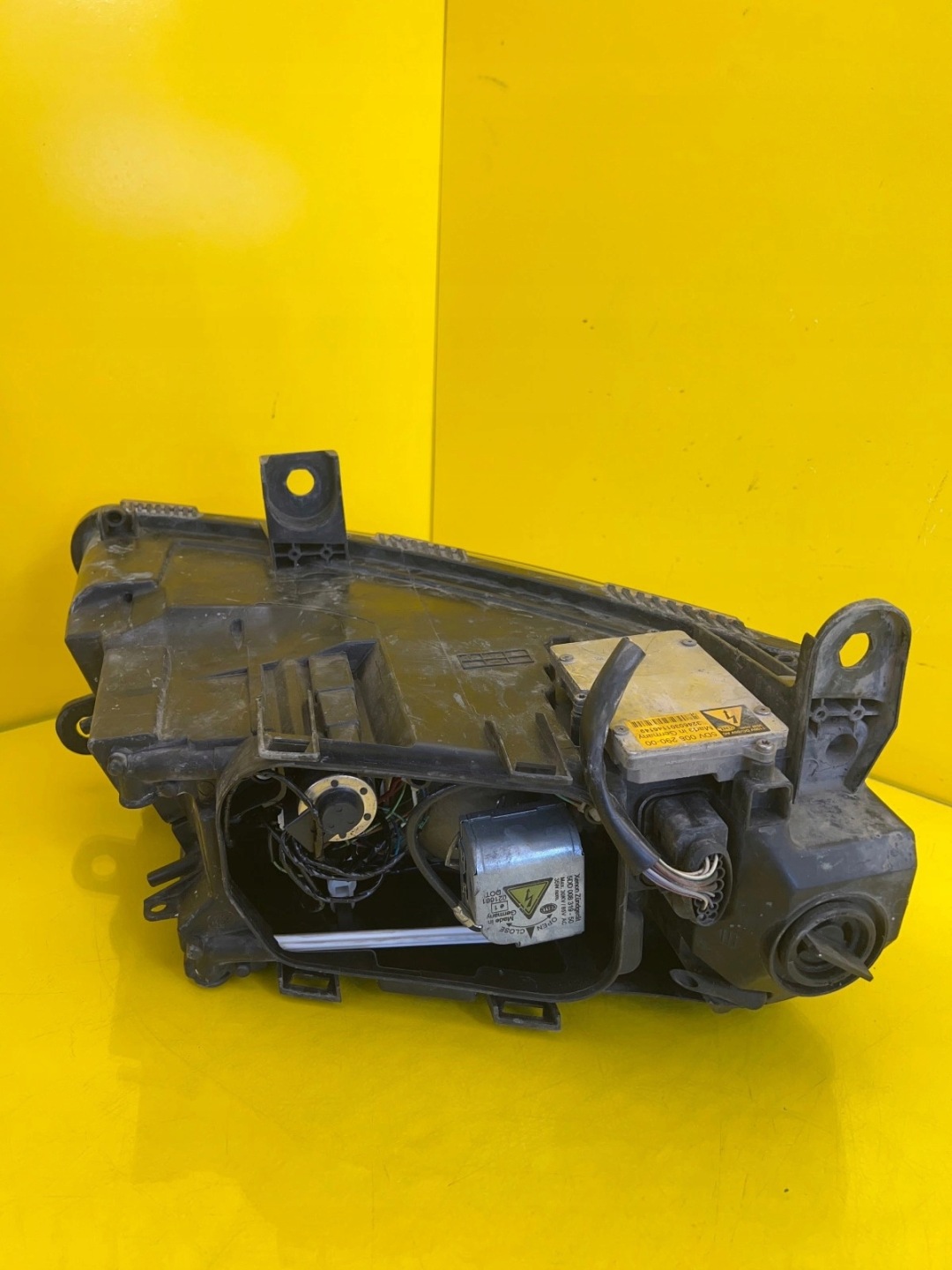 light left Audi A6 C6 4F0 Bi-Xenon 4F0941003
