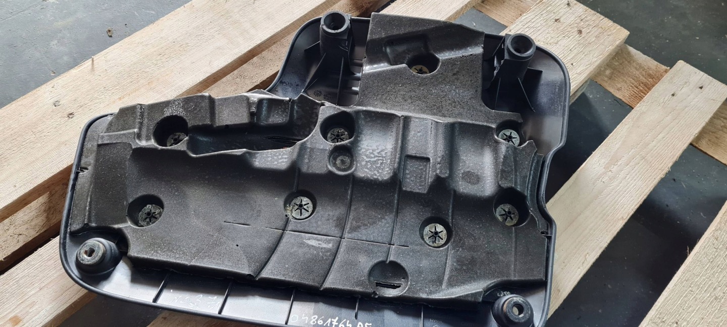 Chrysler Pacifica 2022 cover engine housing cover upper 3.6 V6 04861764AE