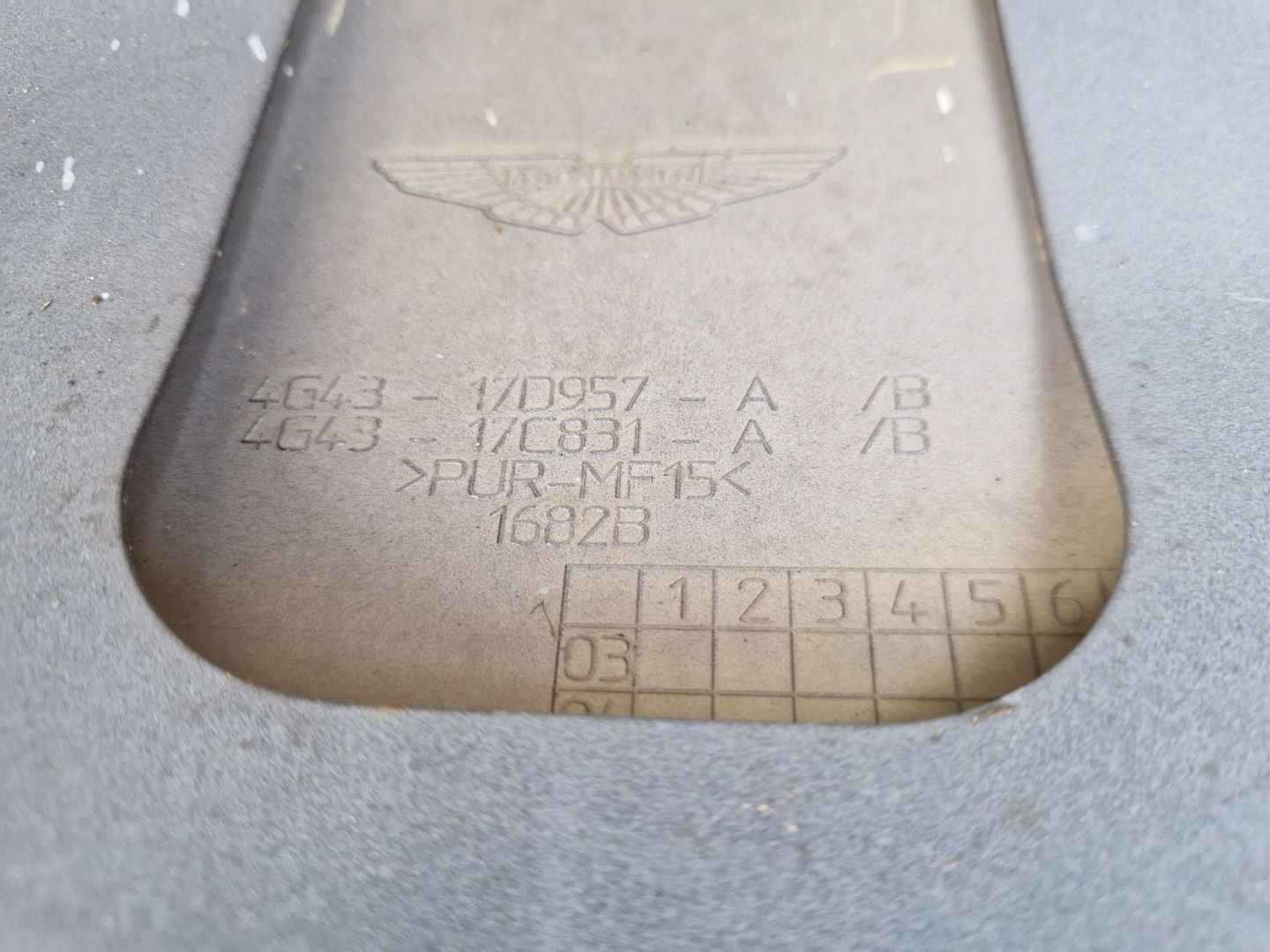 DER STOSSSTANGE VORNE ASTON MARTIN DB9 2004R->2010R