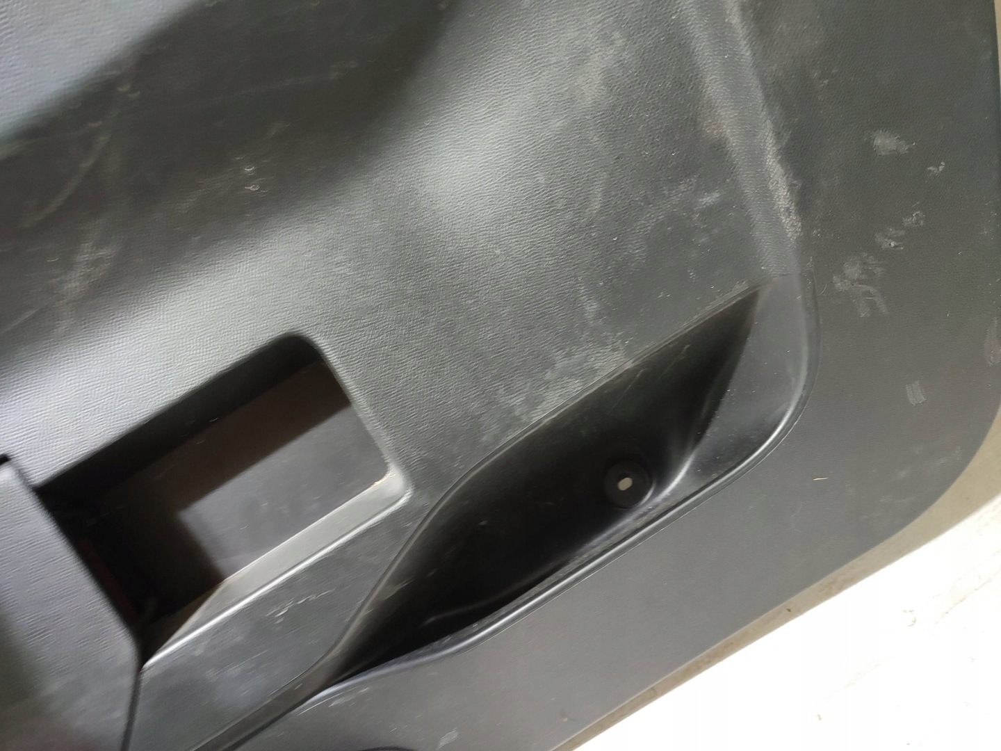 Peugeot 2008 II 2020 side bonnet