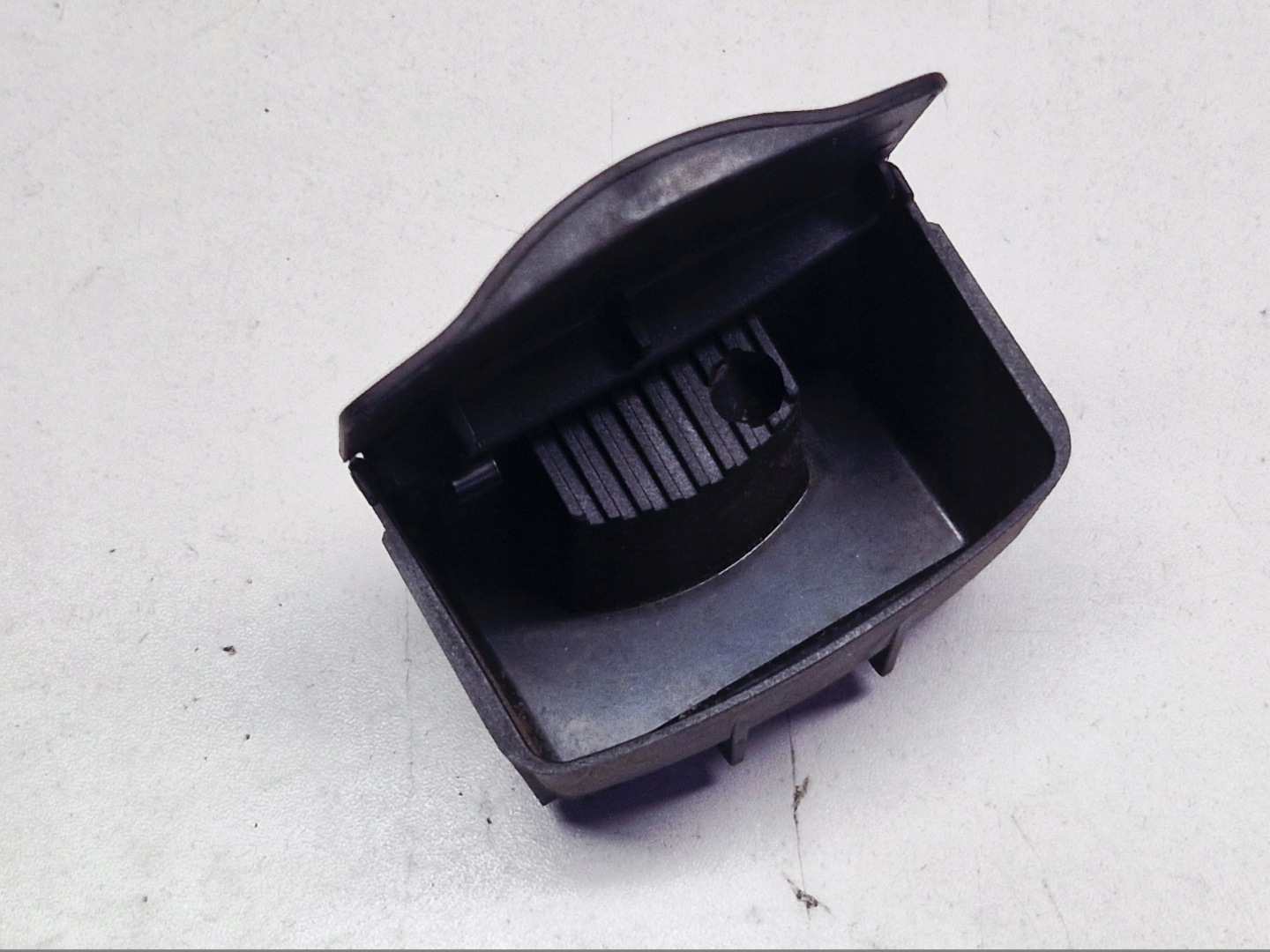 FORD FOCUS MK1 ashtray 98ABA048A42BW