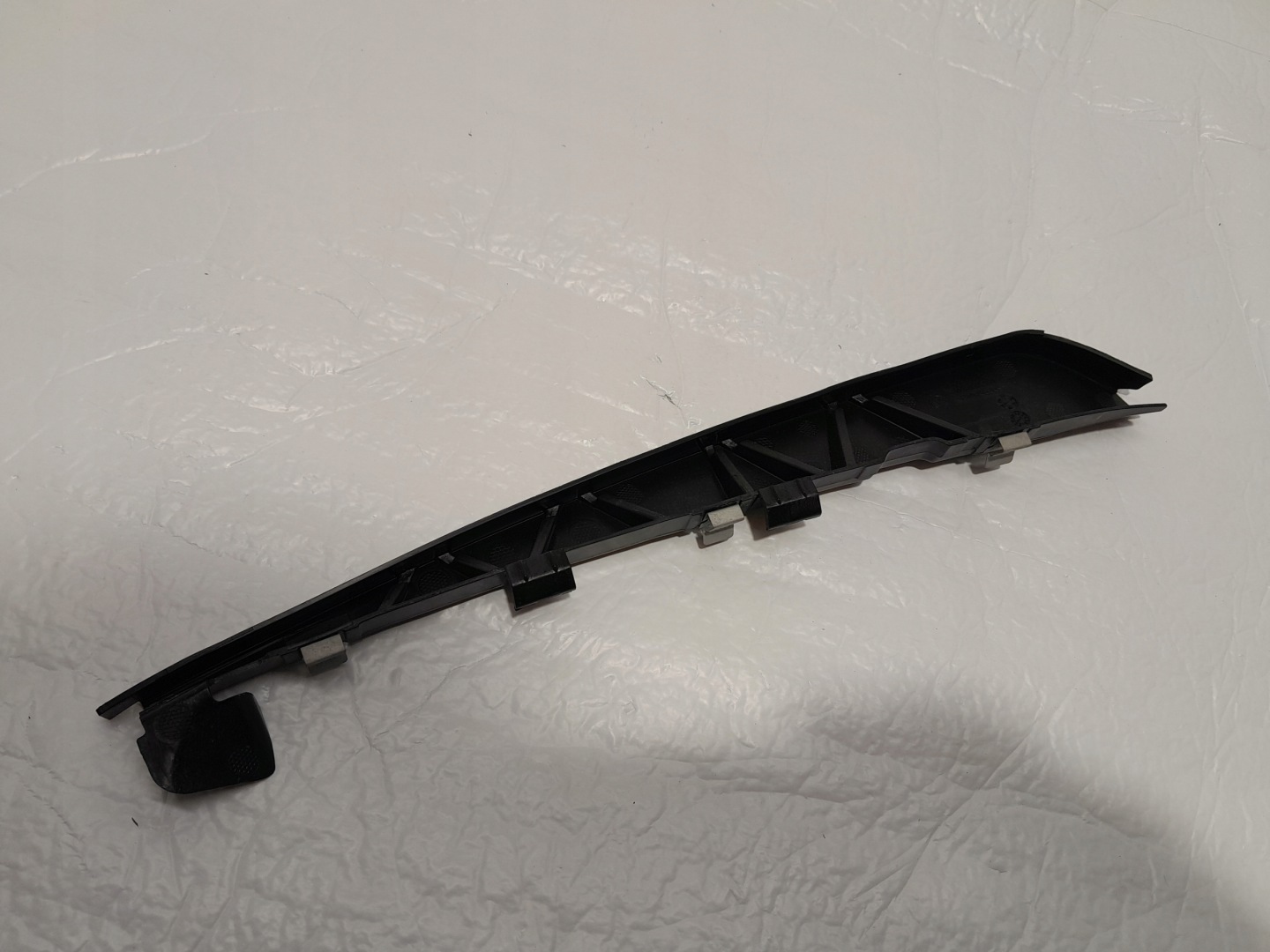 AUDI A4 A5 F5 8W bracket holder USZCZELKI door left front 8W8839151