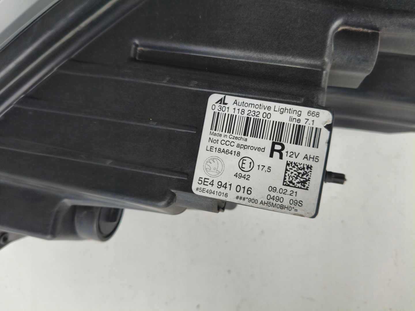 light right REFLEKTOR SKODA OCTAVIA IV 4 5E3 20- FULL LED