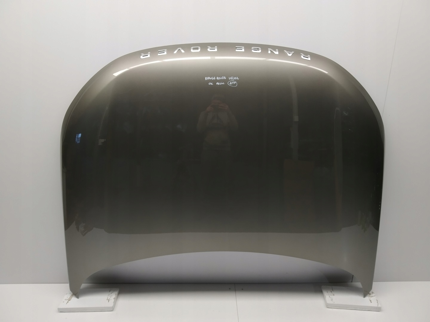 L560 Range Rover Velar ladna bonnet without wlotow grey