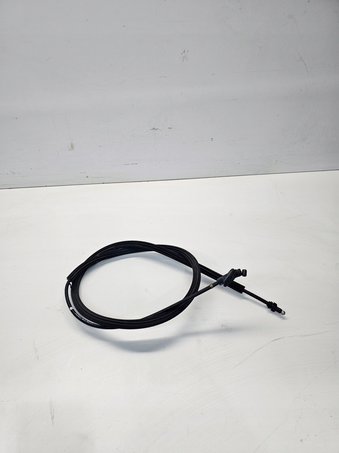 CÂBLE POUR L’OUVERTURE DU CAPOT AUDI Q5 8R 8R1823535