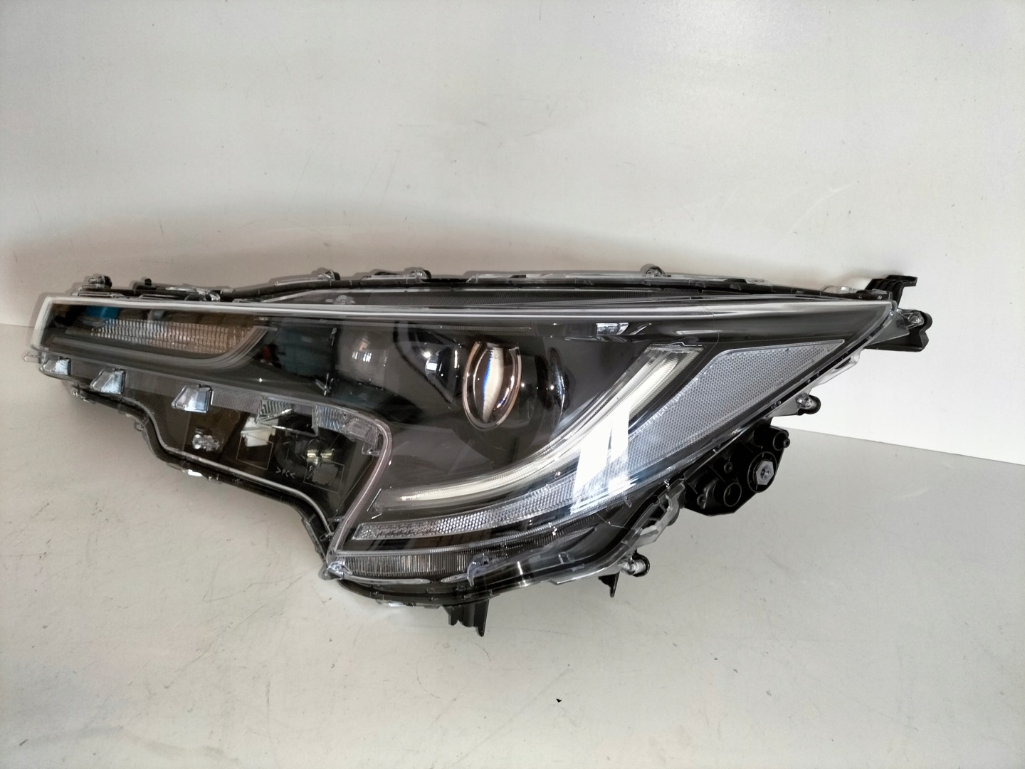 light front reflektor left TOYOTA COROLLA E21 18- HB KOMBI FULL LED