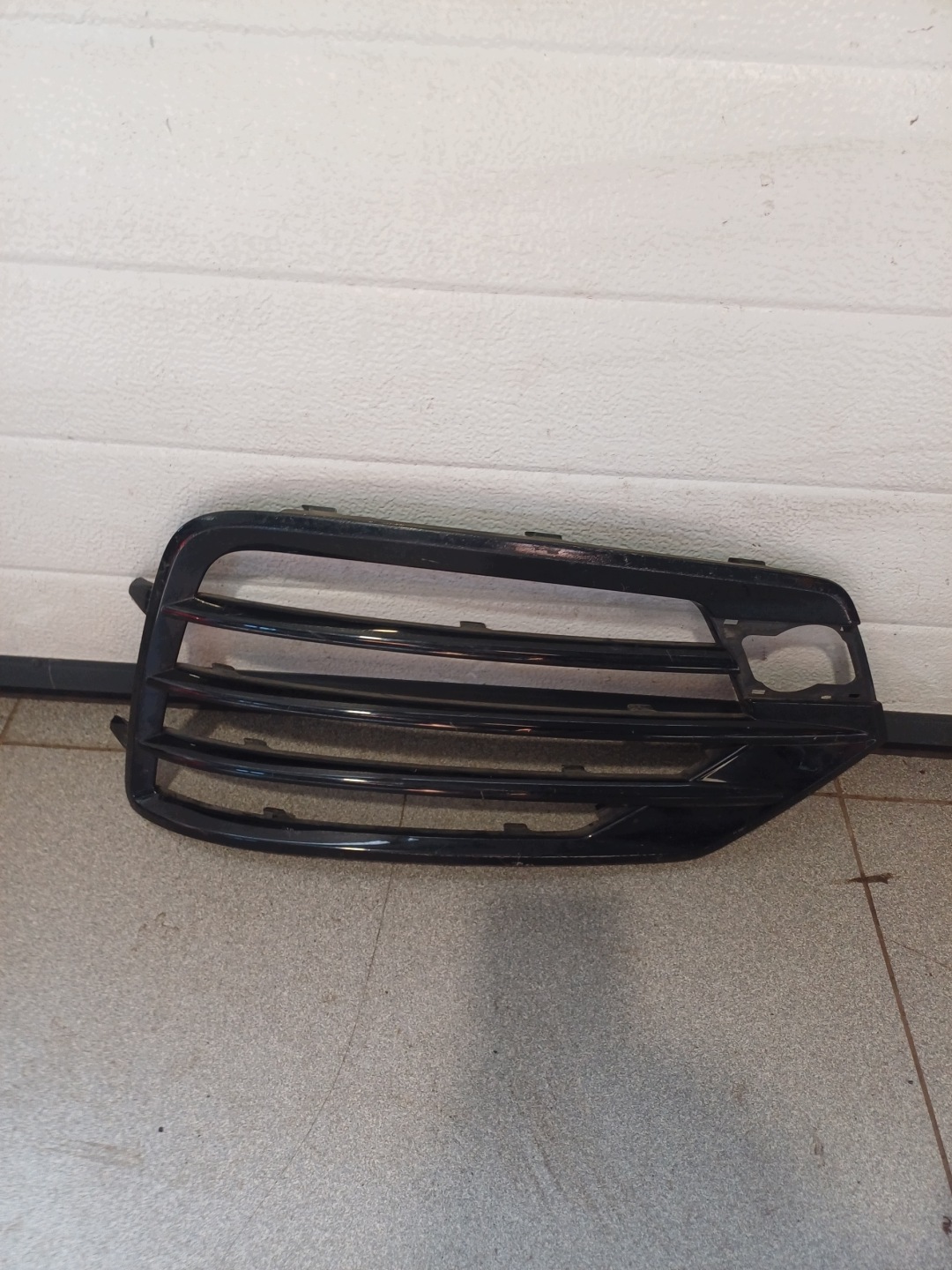 grid of a bumper right front AUDI Q3 S- LINE LIFT 8V0807682K