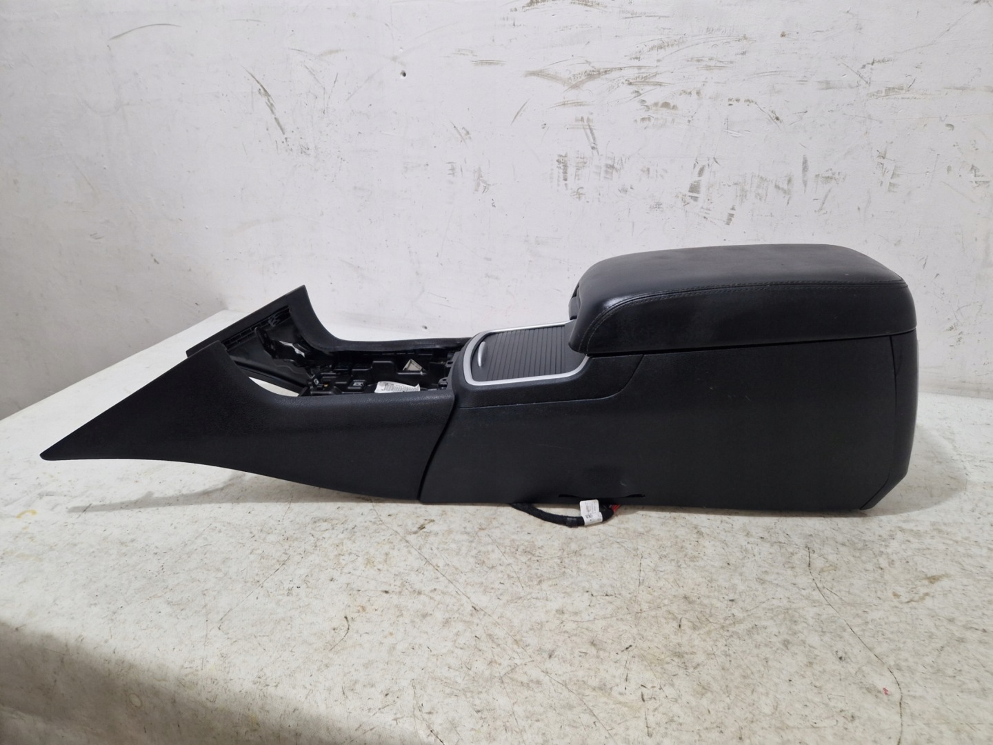 DODGE CHARGER 2019- TUNEL central armrest 6ED891X9AH
