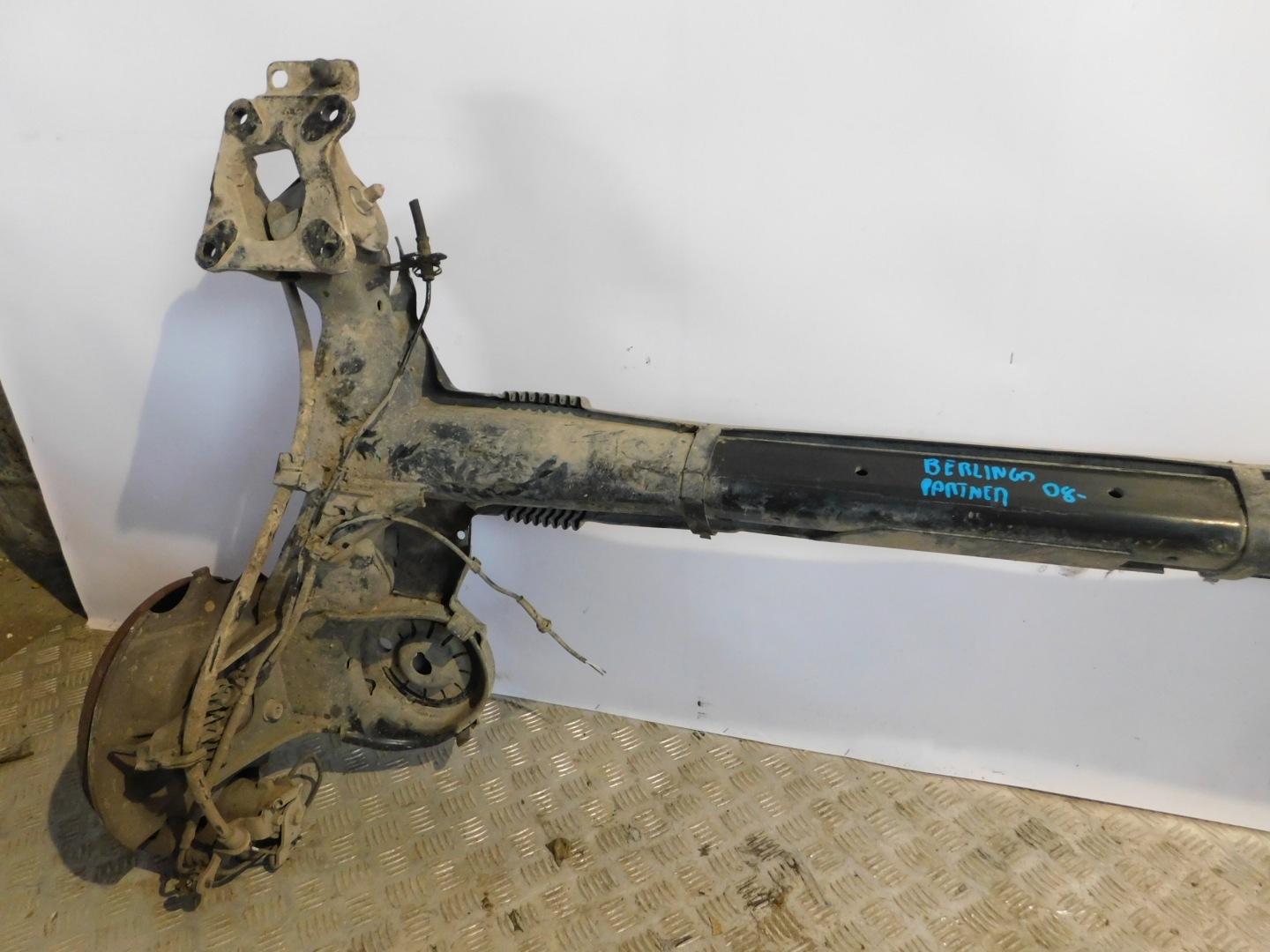 axis sider rear part rear CITROEN BERLINGO PEUGEOT PARTNER 08