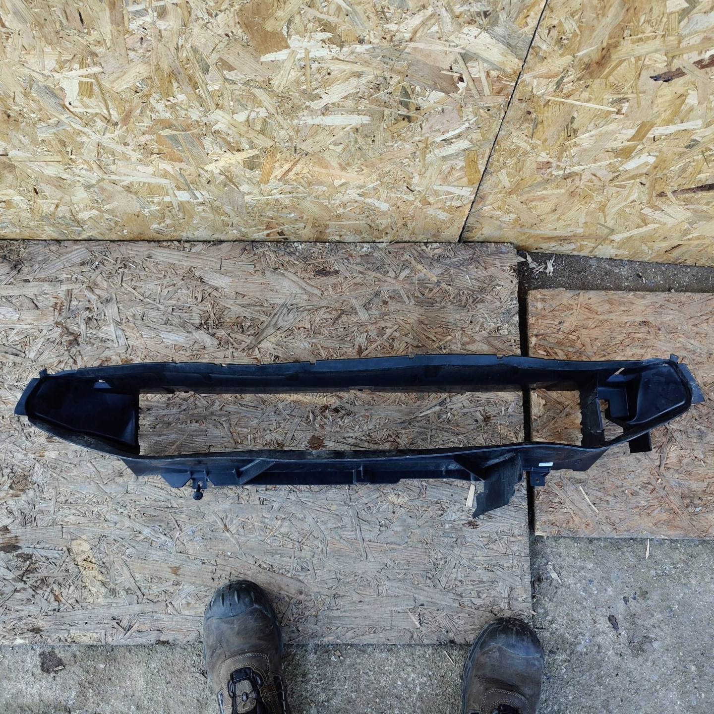 drain air front Ford Fiesta H1BB8B412A