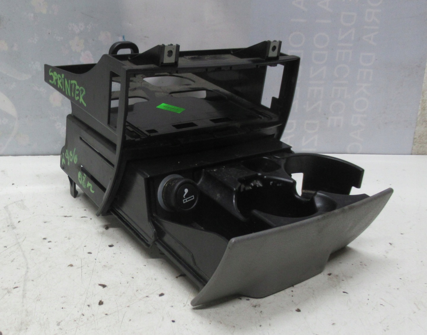 SPRINTER 906 08R ashtray passenger compartment A9066800558