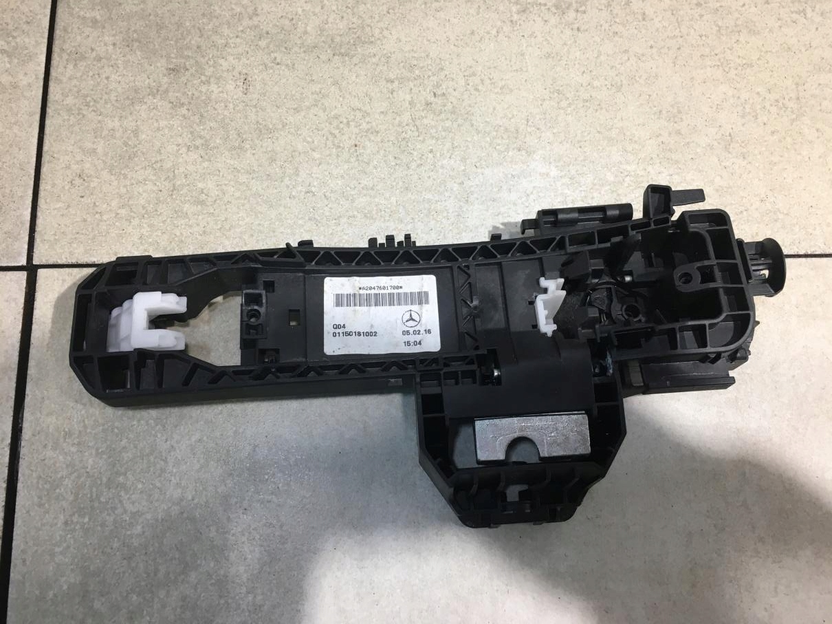 handle exterior left front MERCEDES W176 FL A2047600170