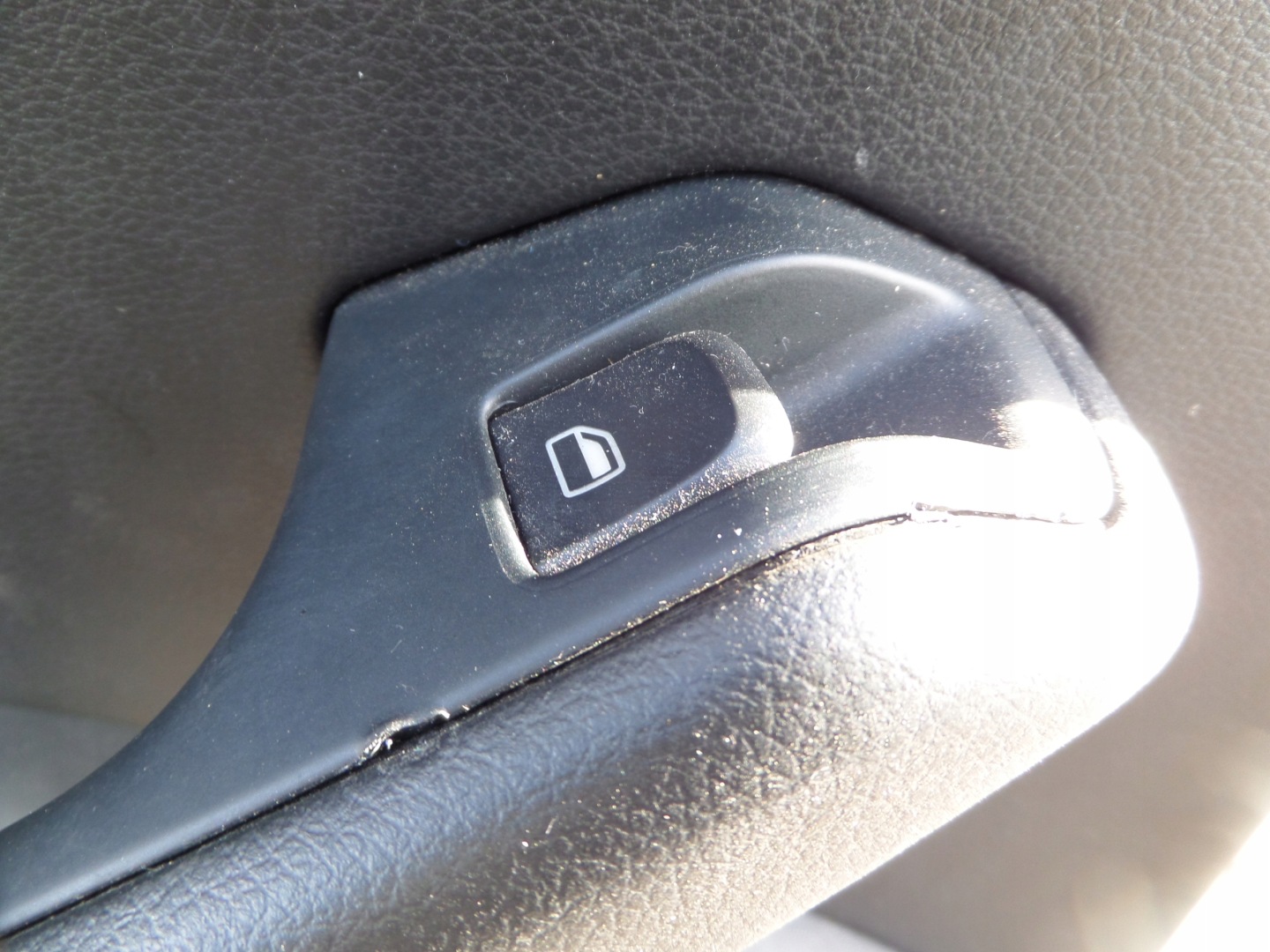 AUDI Q5 8R side door left rear part rear 8R0867305B
