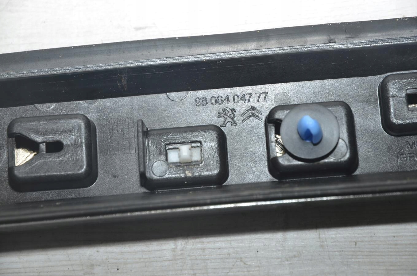 moulding roofs right Peugeot 2008 14r
