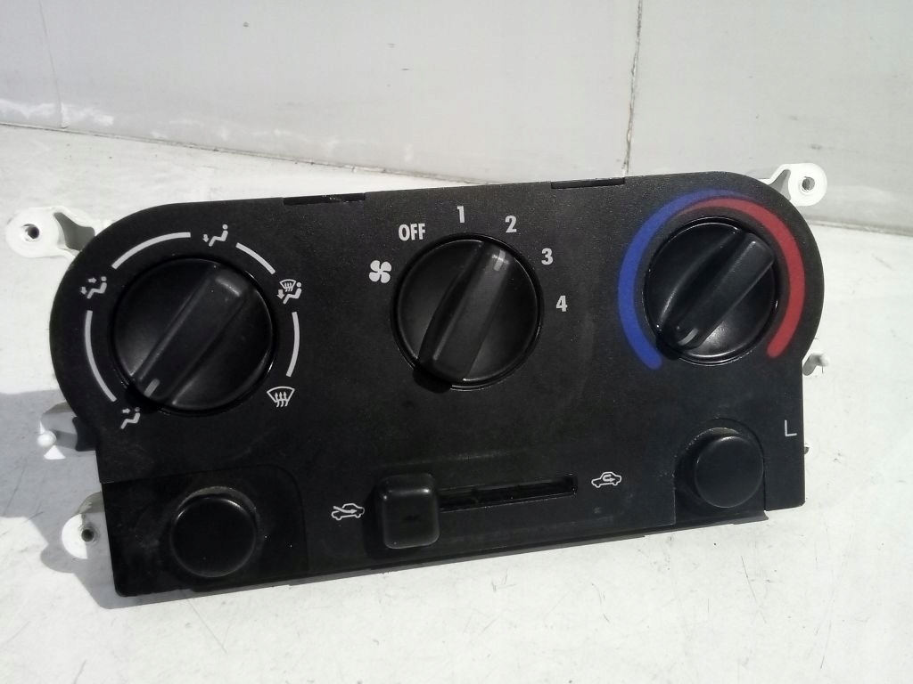 Daihatsu Sirion lift control panel air conditioning devices