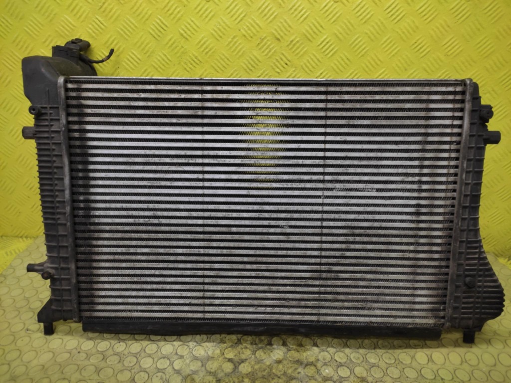 VW TOURAN e 1.9 TDI radiatore intercooler 1K0145803H