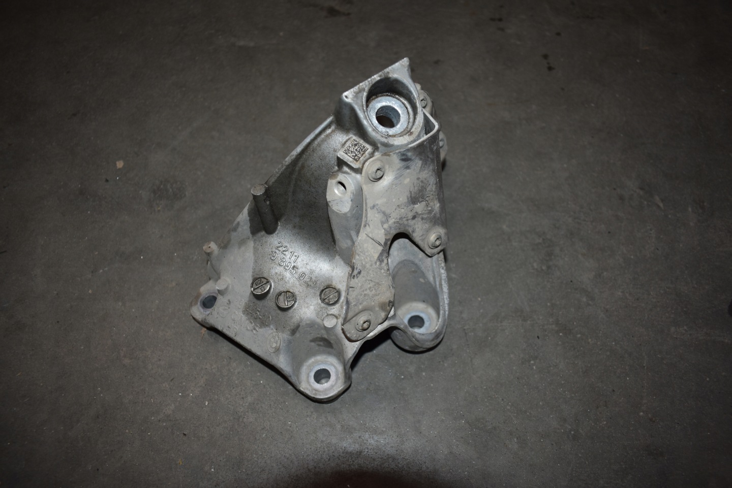 IDEALNA holder right engine mount BMW G07 G09 G20 1