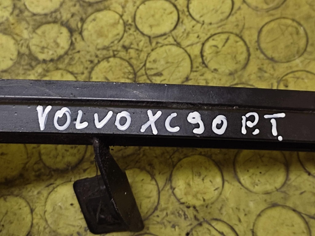 VOLVO XC 90 window right rear part TROJKAT