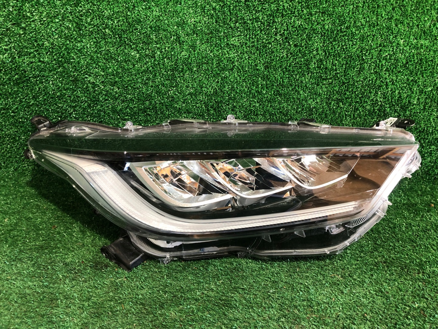 REFLEKTOR right TOYOTA YARIS IV FULL LED