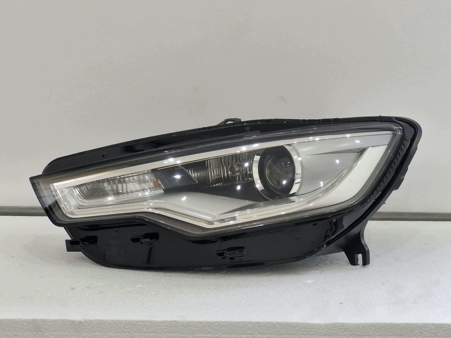 light left Audi A6 4G Bi-Xenon LED