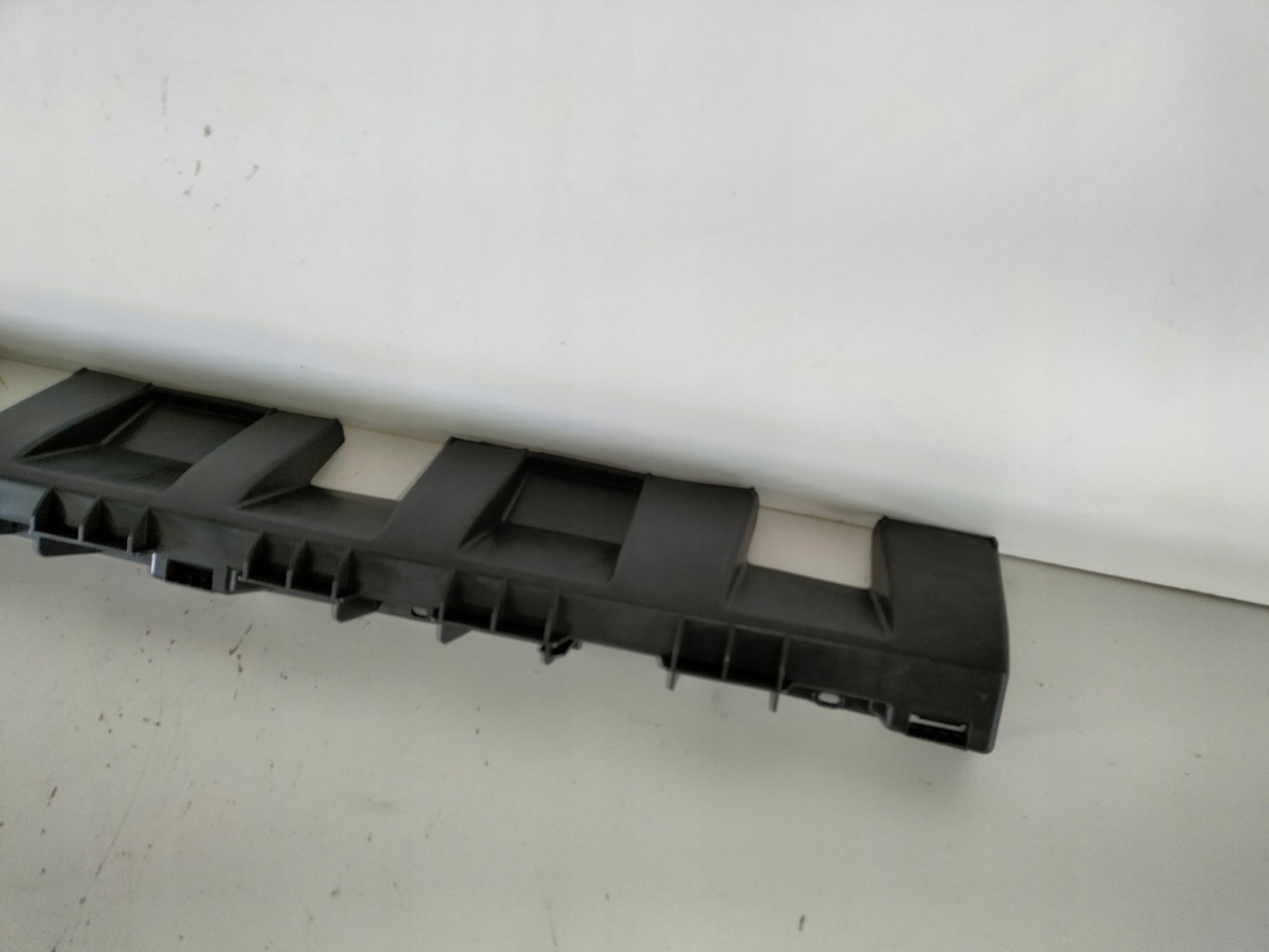 holder mouldings progowej right DACIA DUSTER