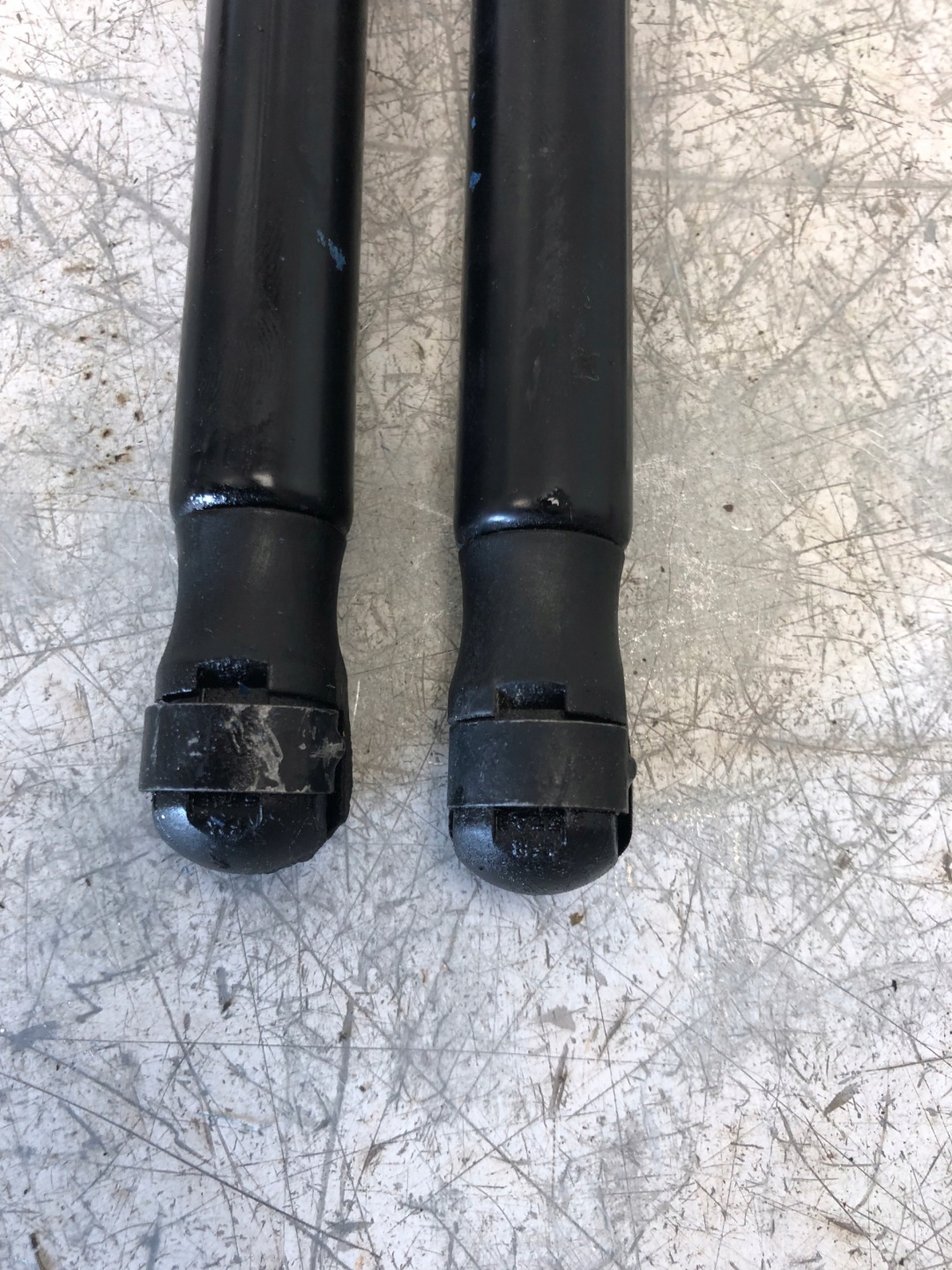 SILOWNIKI bonnet boot VW POLO V 6R 6R6827550A