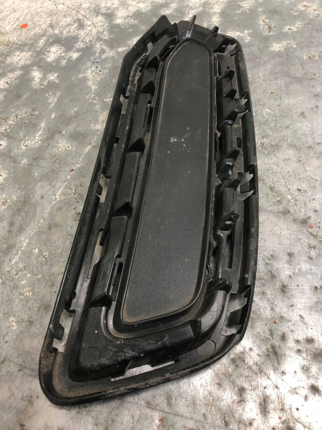 Lüftungsgitter der Stoßstange rechts heck S-LINE AUDI A6 C8 4K0807320A