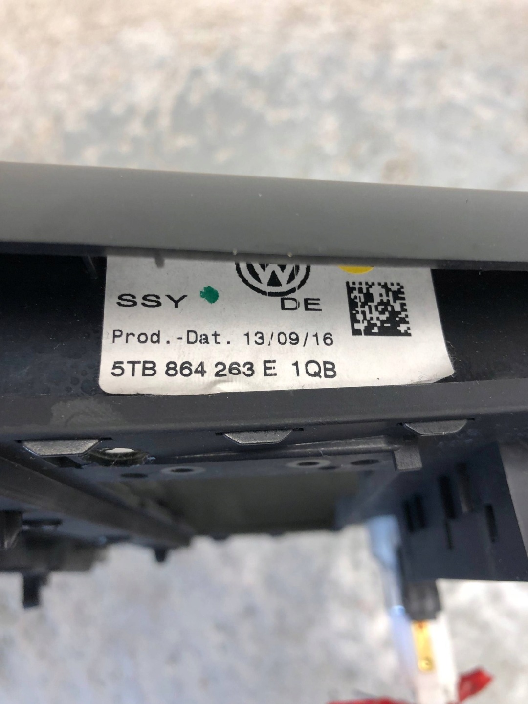 RAHMEN DEKOR TUNELU VW TOURAN III 5TB864263E