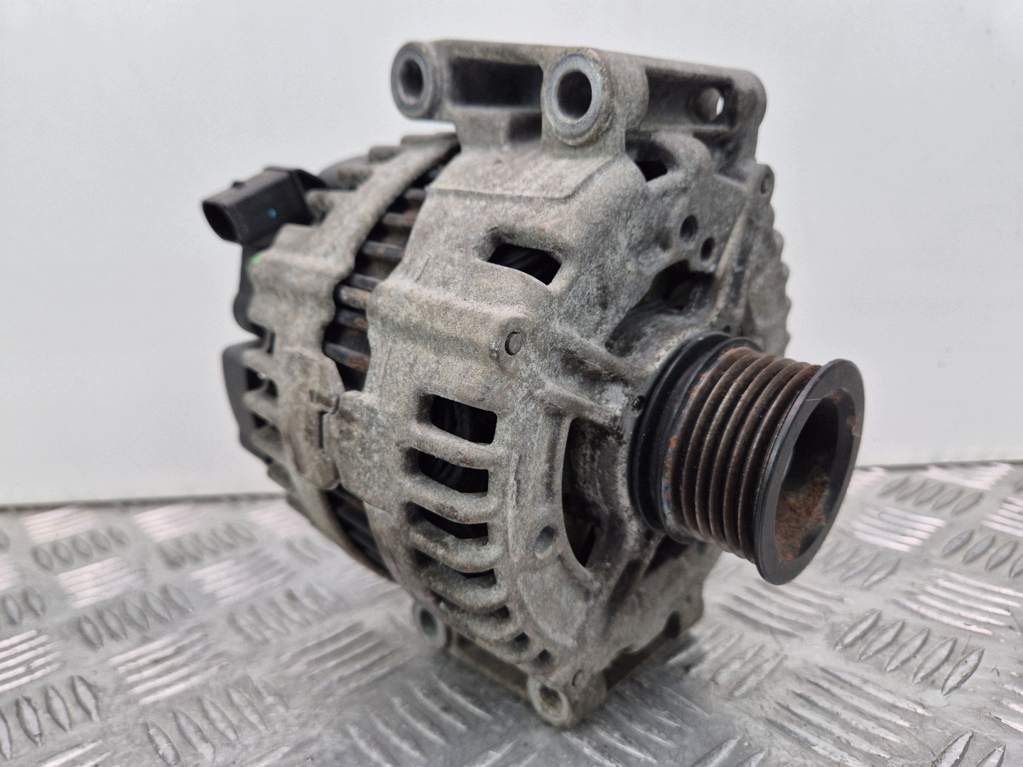 Mercedes E350 W211 3.5 alternátor M272 A0131545602