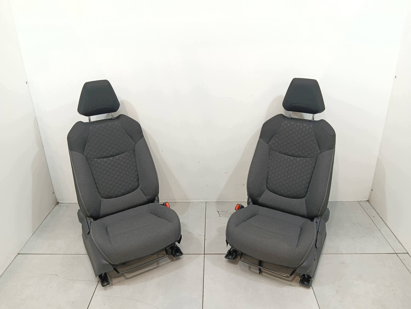 seats left right front GRZANE KPL Toyota Corolla XII (2018-) E21