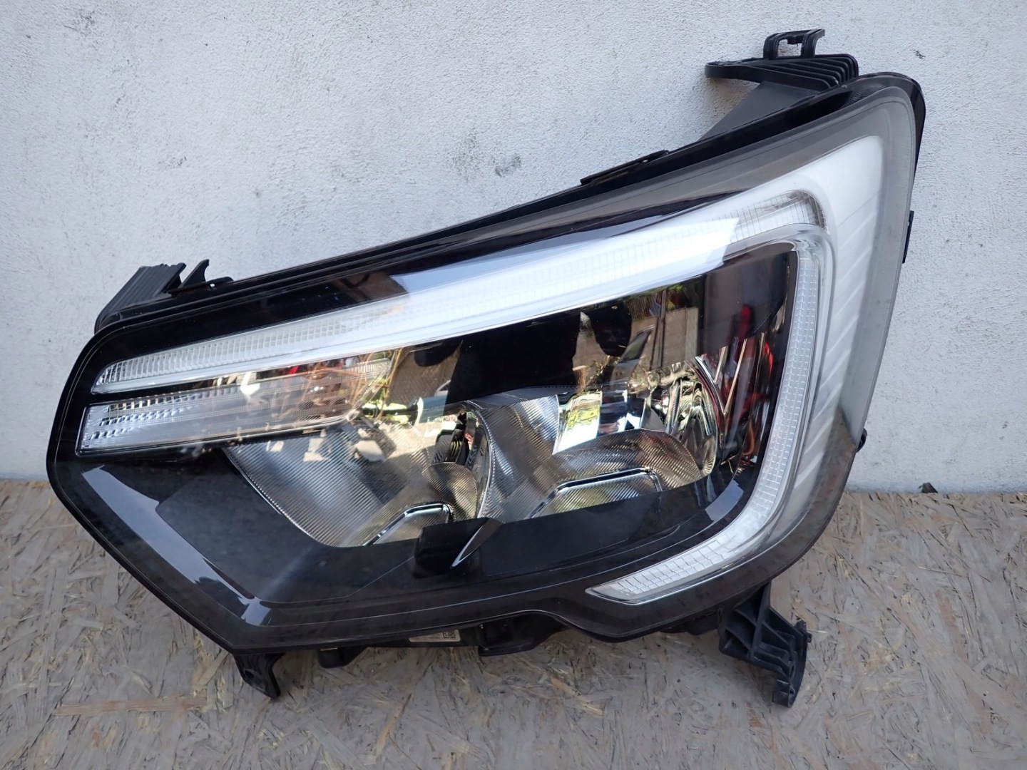 light left REFLEKTOR left RENAULT MASTER III LIFT IV 2019- 260607867R