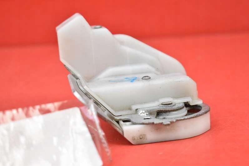 lock door right rear part rear MAZDA 5 1 and CR 05-08