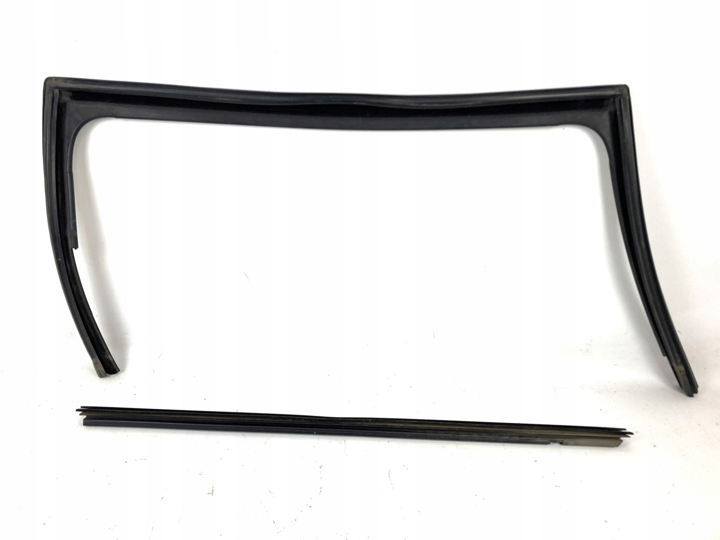 Chrysler Pacifica 2017-25 gasket door windows right rear part