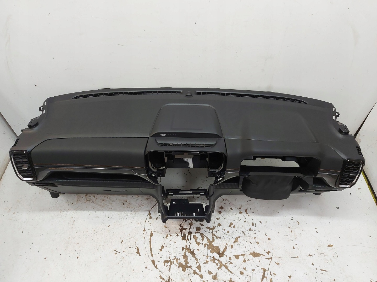 Ford Ranger VI 6 cockpit dashboard instrument panel UK RHD FORDDESKA526