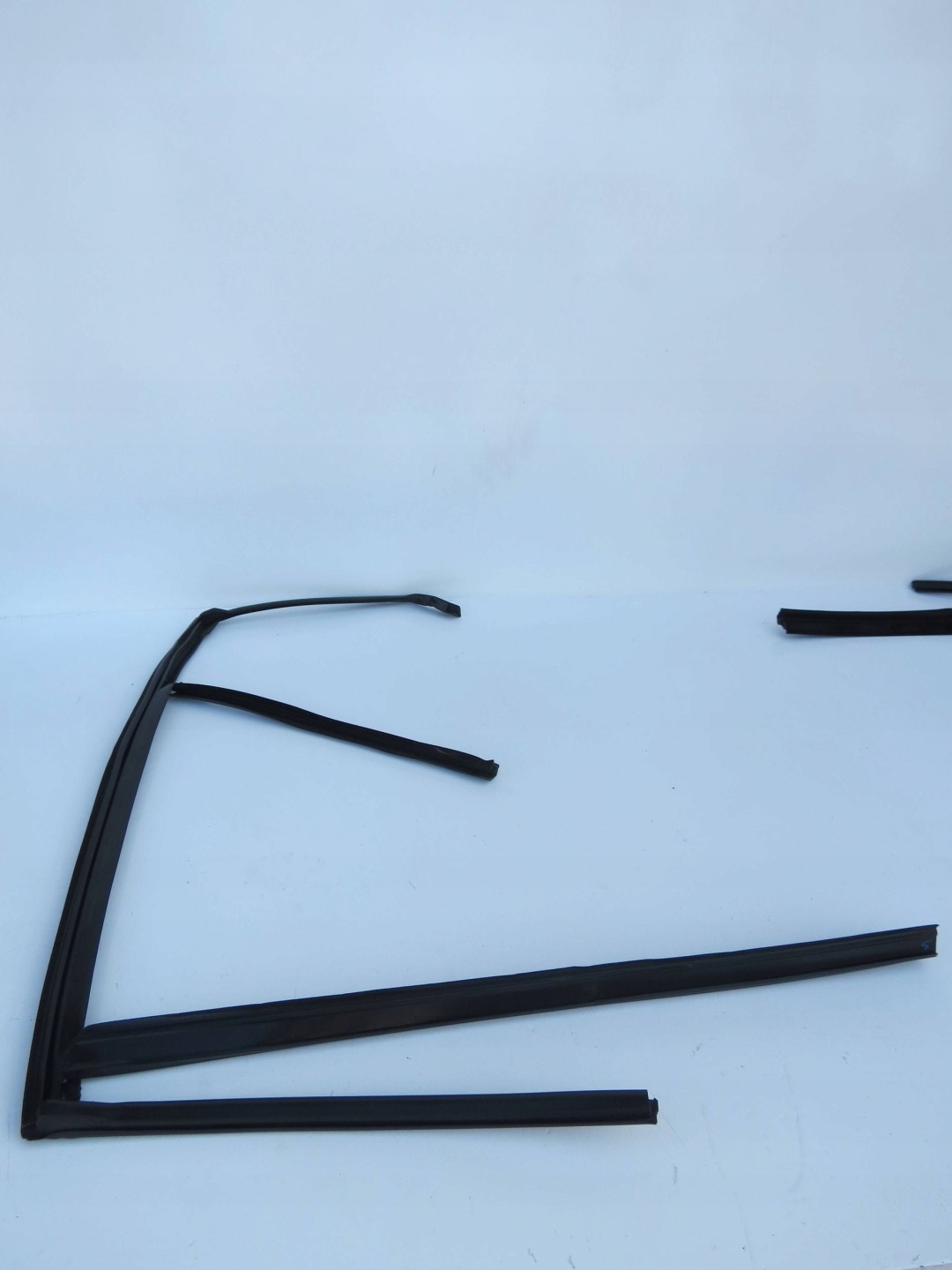 moulding gasket door right / left rear part VOLVO V60