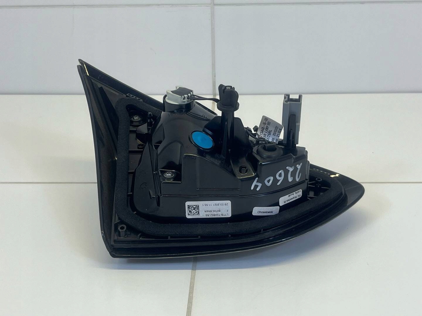 light rear to the bonnet right side Ford Puma 2 2021 L1TB13A602AB