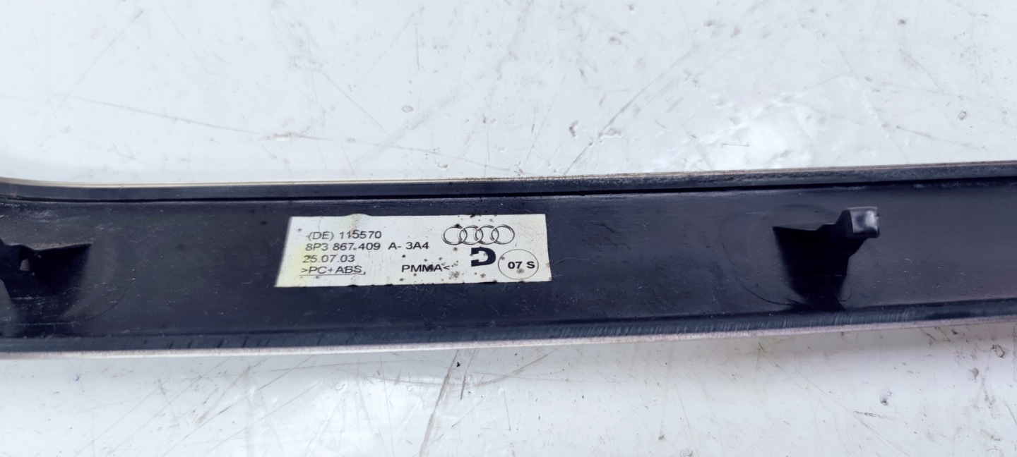 moulding DEKORY door left AUDI A3 8P 8P3867409A 3A4