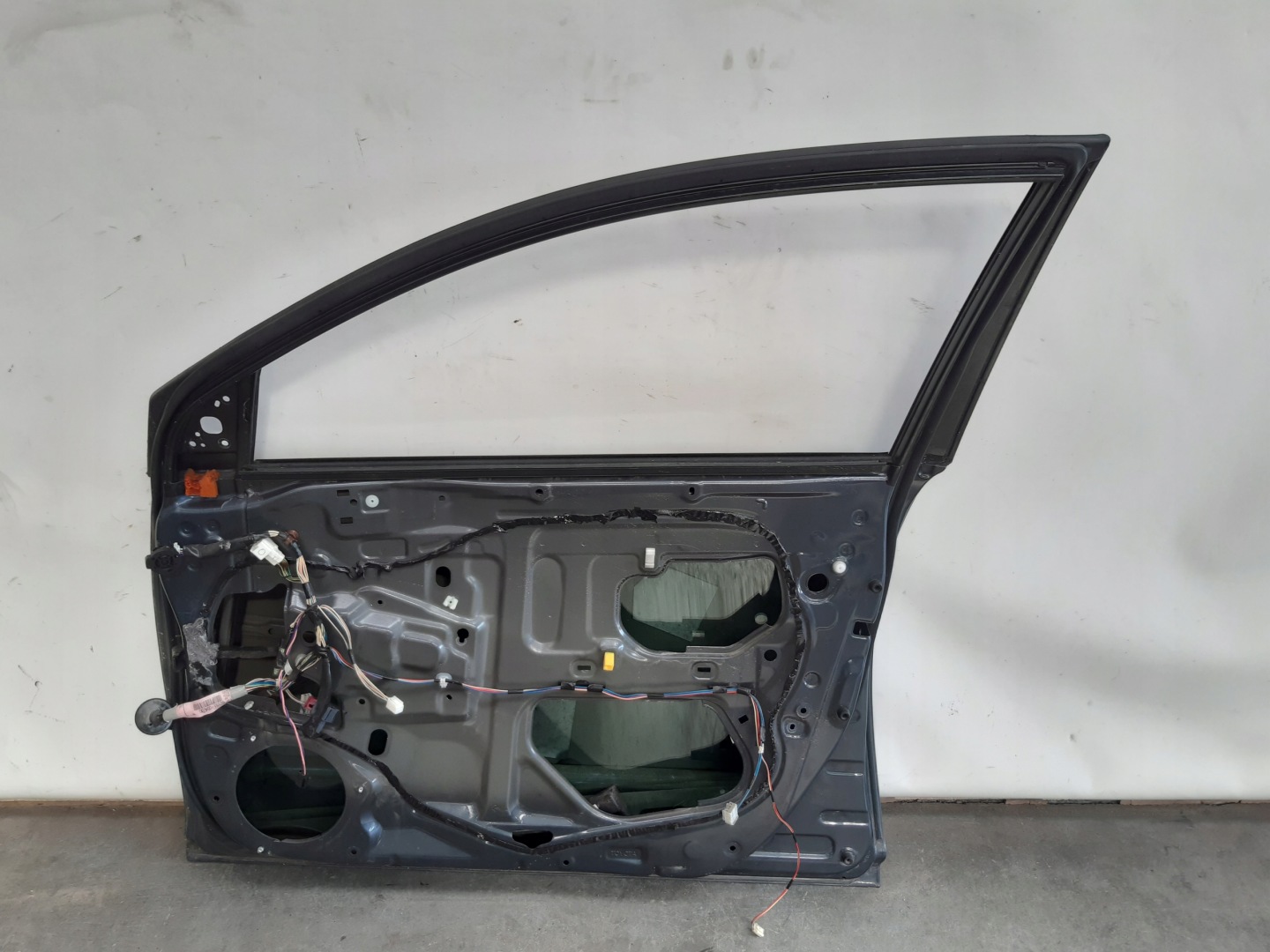 door right front 1F6 Toyota Avensis T25
