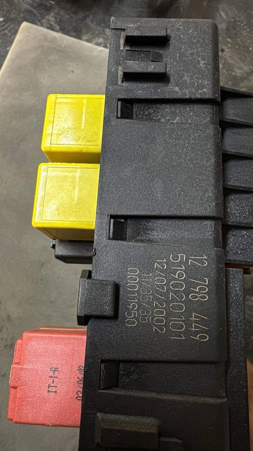 Module fusibles SAAB 9-3 II 93 12798449