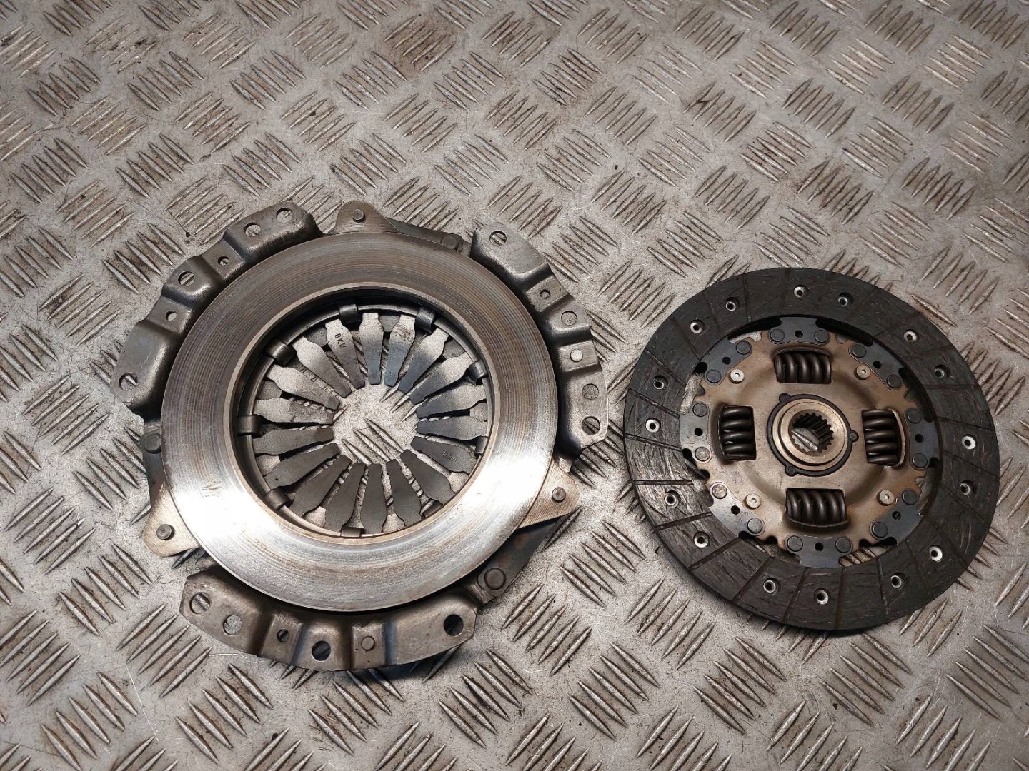 frizione disco + di pressione TOYOTA YARIS e 1.0 16V