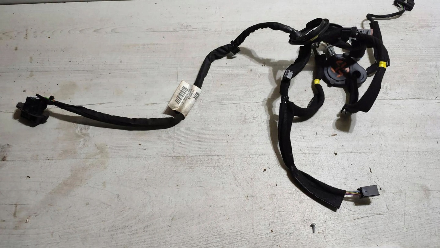 Volvo V40 2018 rear part side left bundle przewodow door