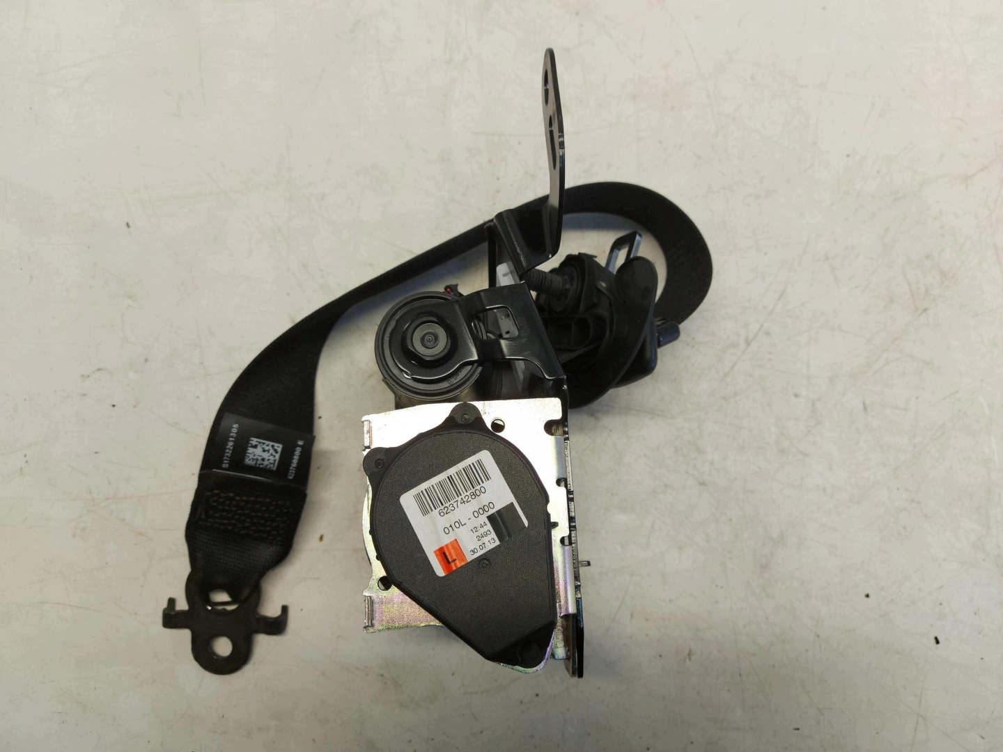 BMW F10 M5 M6, 2013 tension belt adjuster switch supports left front 623760800e