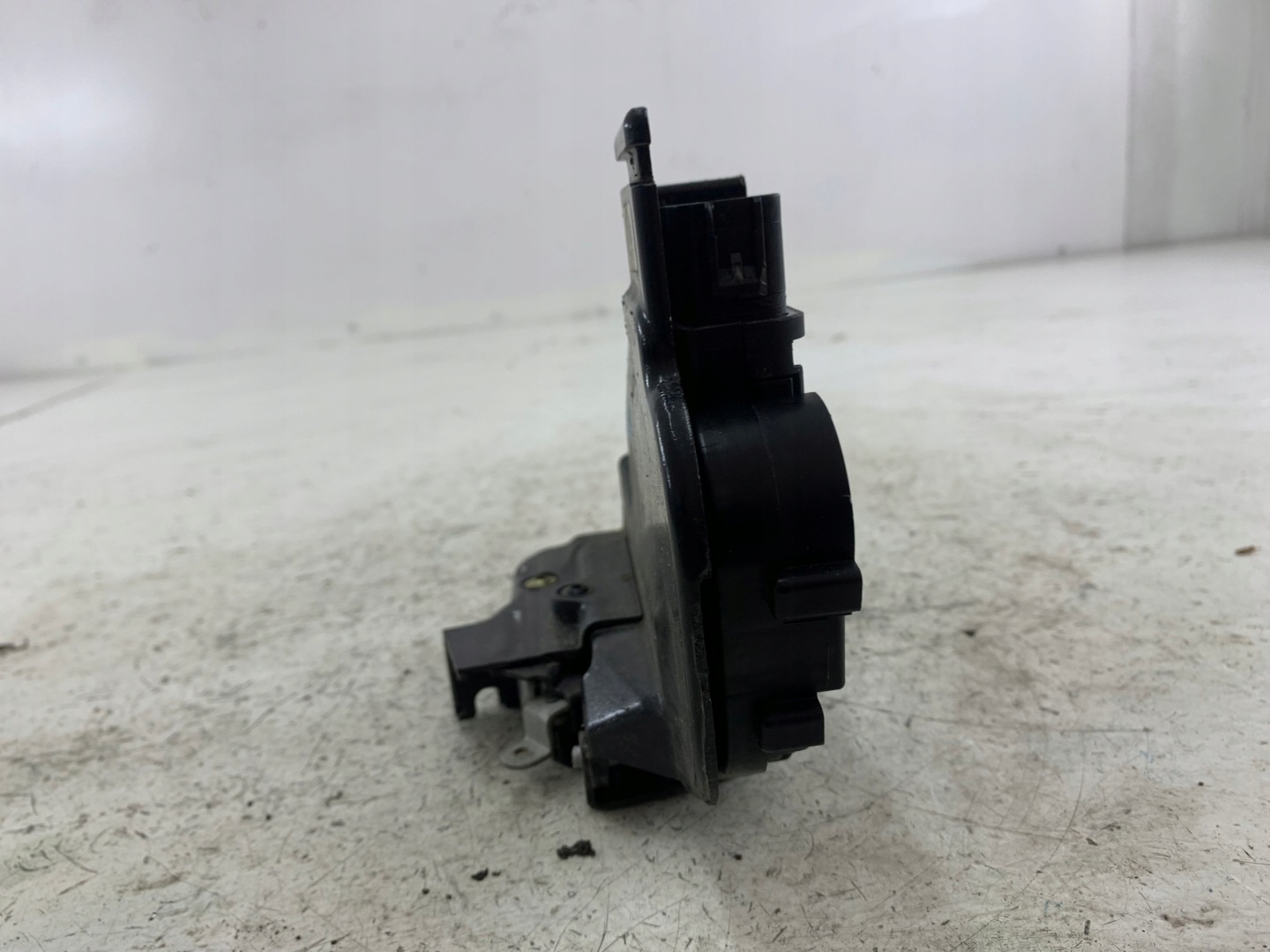 VOLVO V50 and lock door right front 30753663