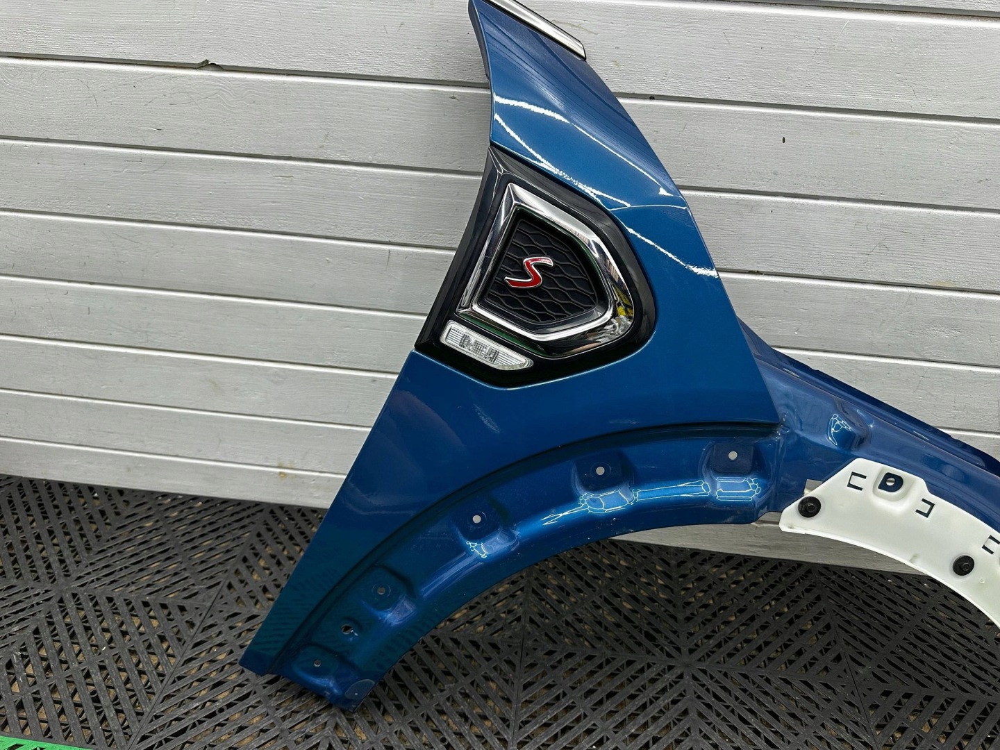 fender front side right Mini Cooper Countryman F60 7388080