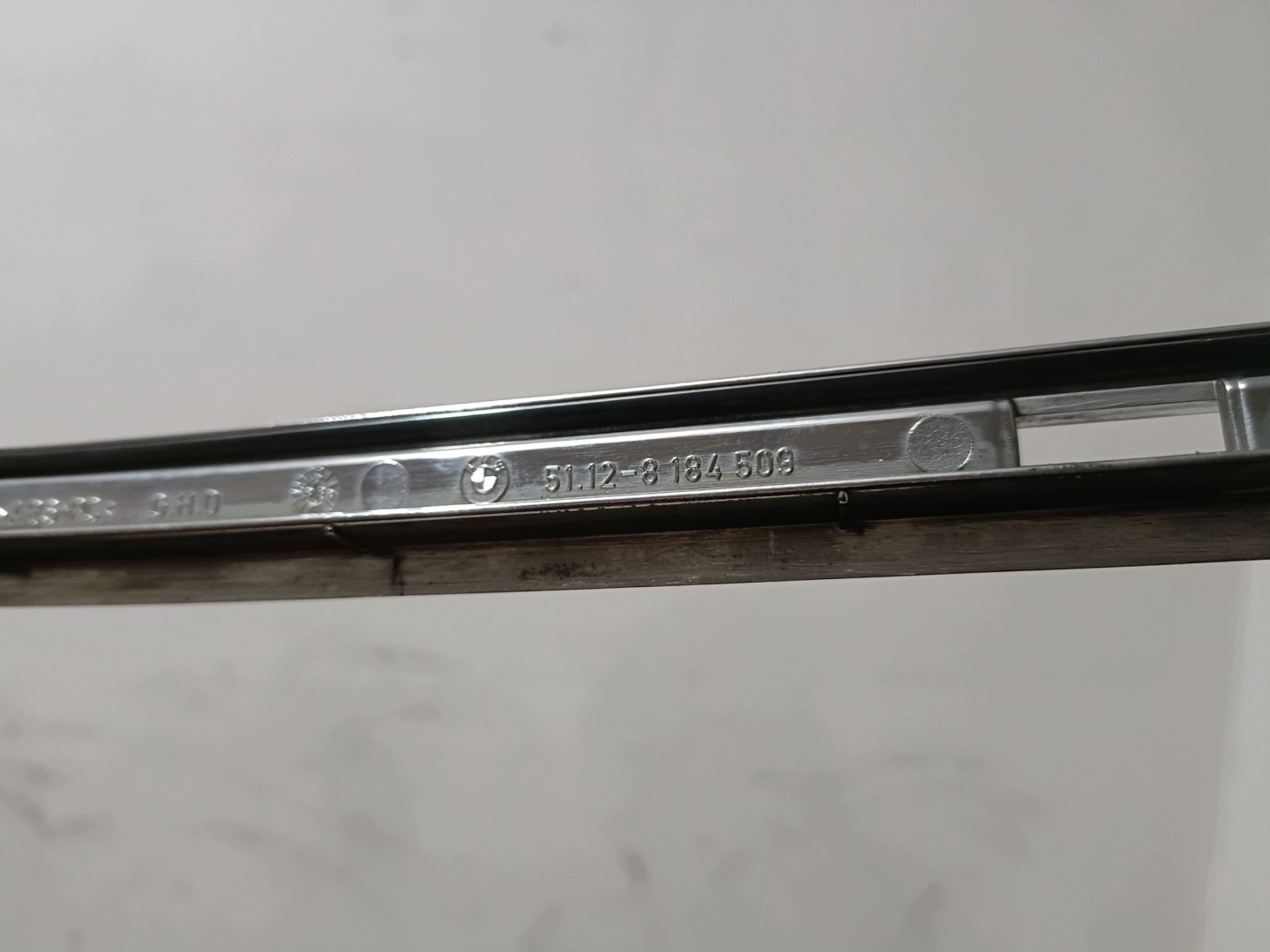 BMW E39 CHROM nárazníku lišta pravá 5112-8184509