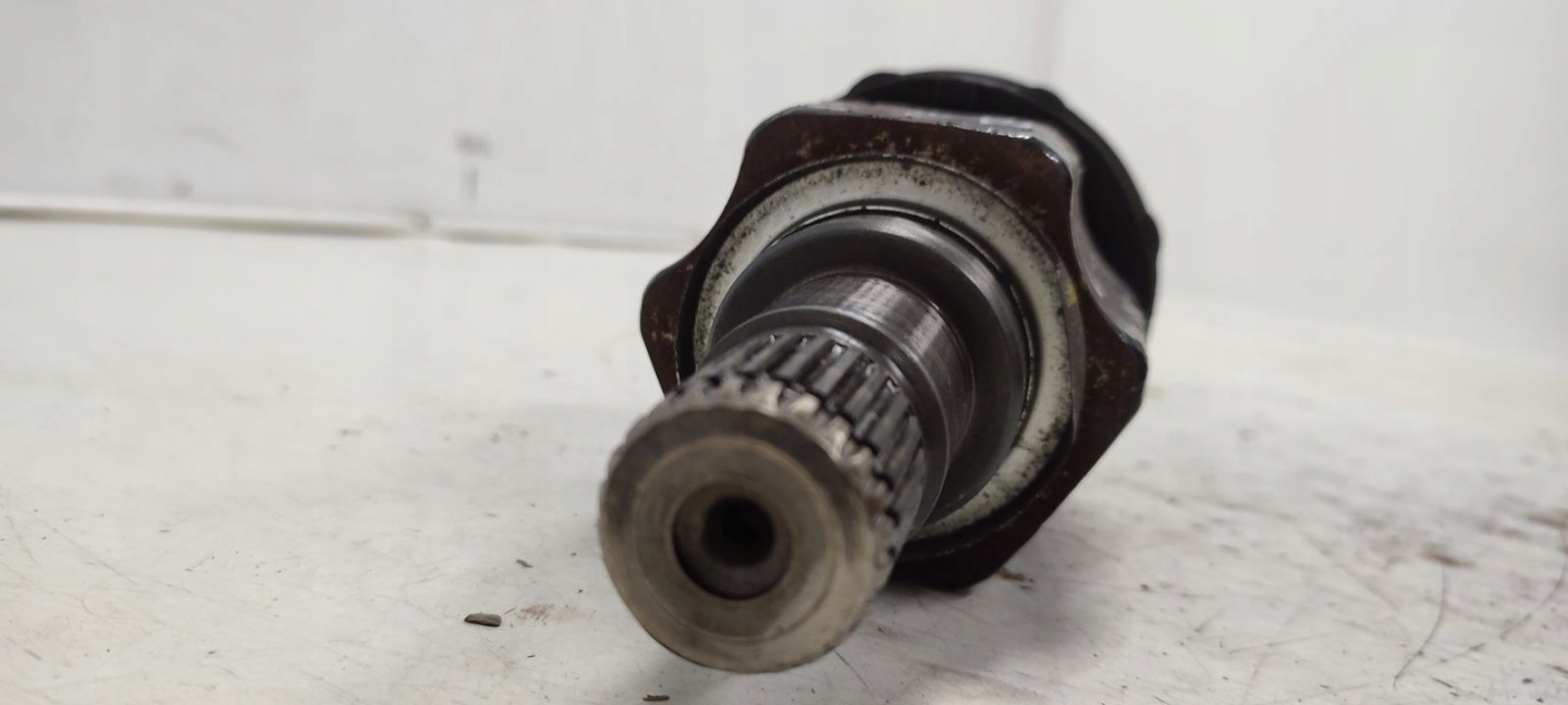 semi-axis left short. Toyota Avensis T27 2,2 D4D