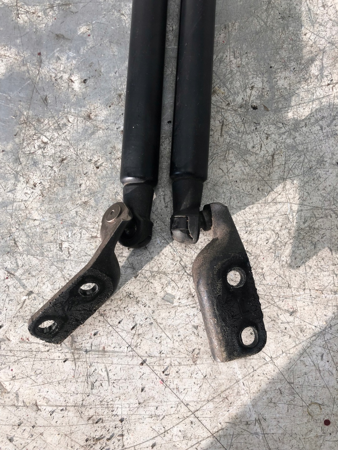SILOWNIKI bonnet boot NISSAN NOTE E11 904509U00A