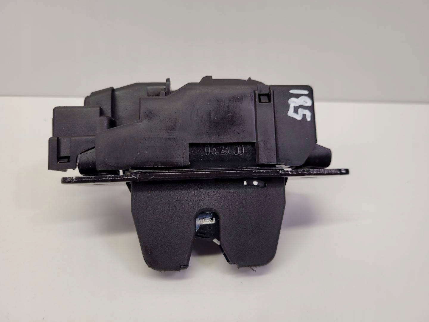 lock bonnet boot Peugeot 3008 2 2021 9816195380